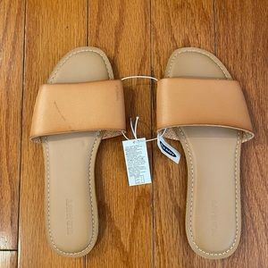 Old navy tan/brown slide sandals size 6